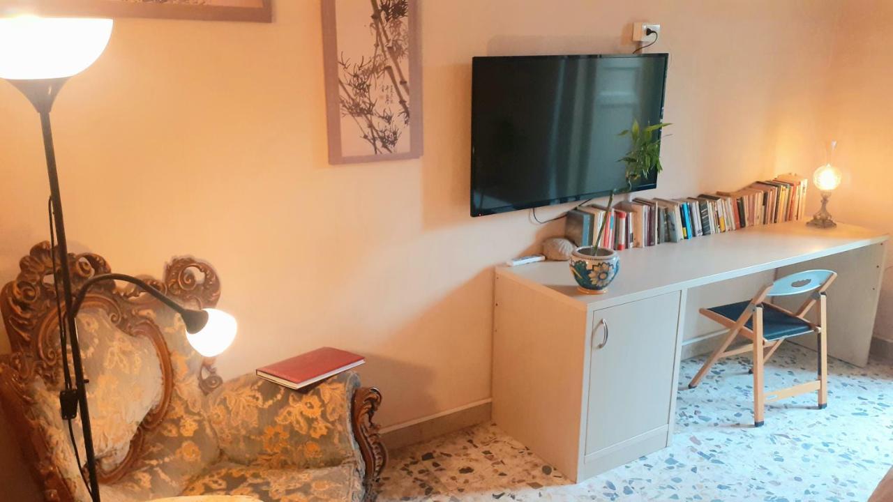 Bed and Breakfast Bed And Books Isabella Катанія Екстер'єр фото