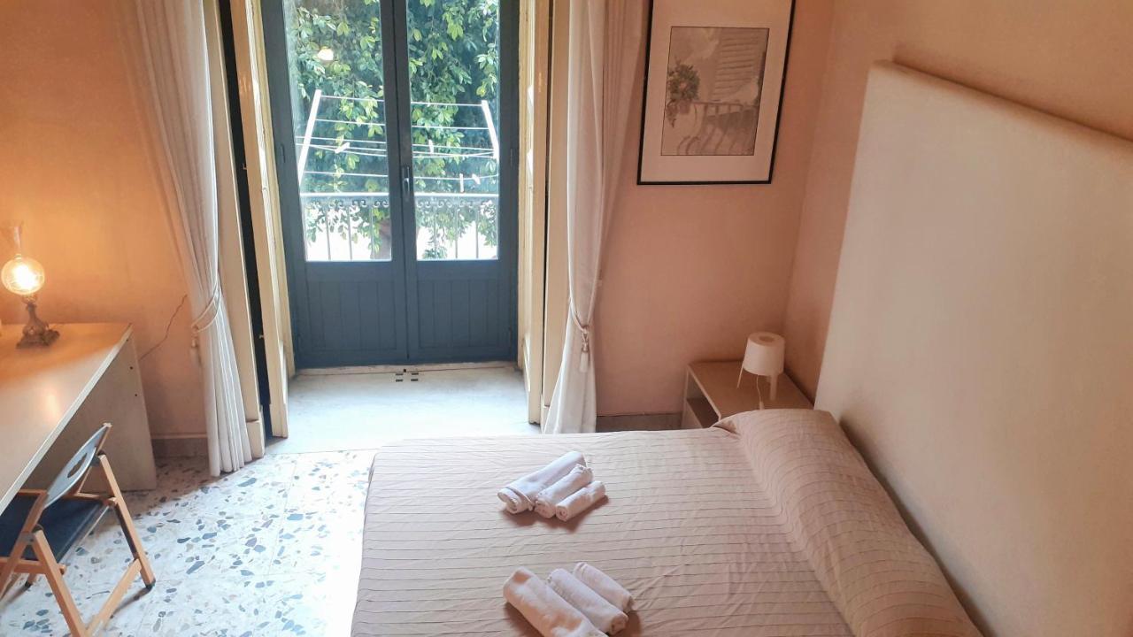 Bed and Breakfast Bed And Books Isabella Катанія Екстер'єр фото