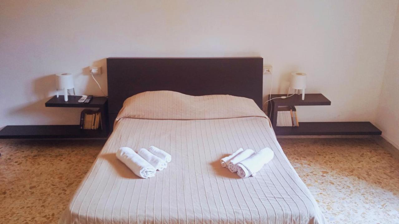 Bed and Breakfast Bed And Books Isabella Катанія Екстер'єр фото
